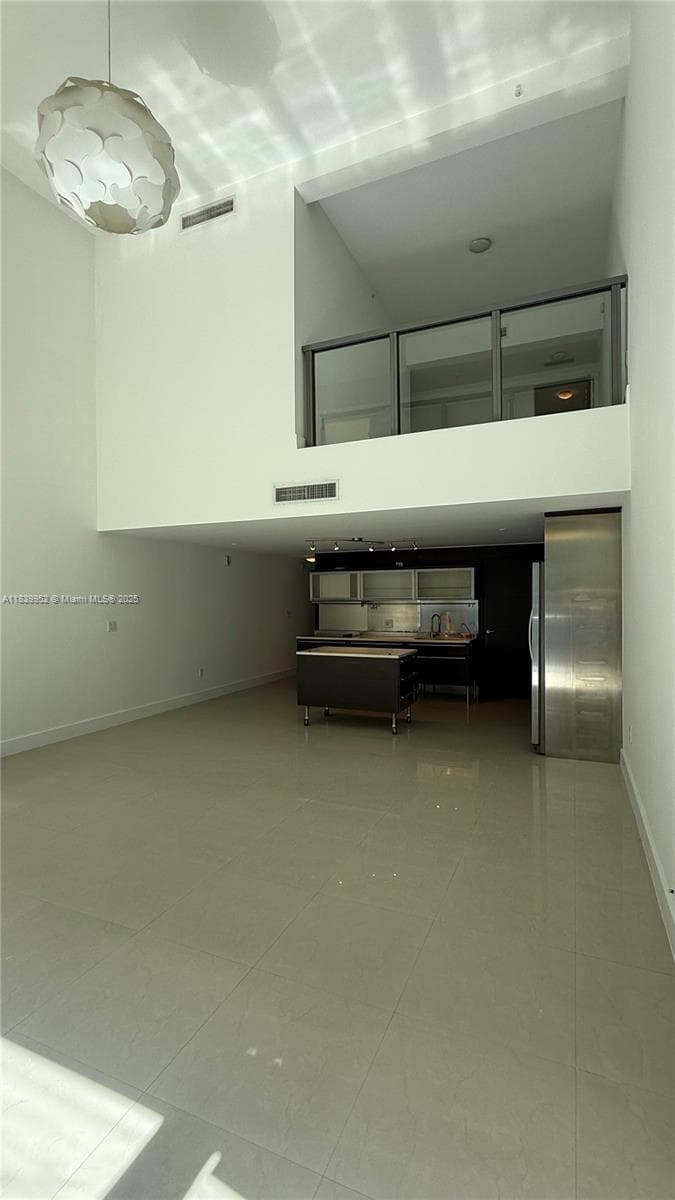 A11839952 — Miami Beach — 3