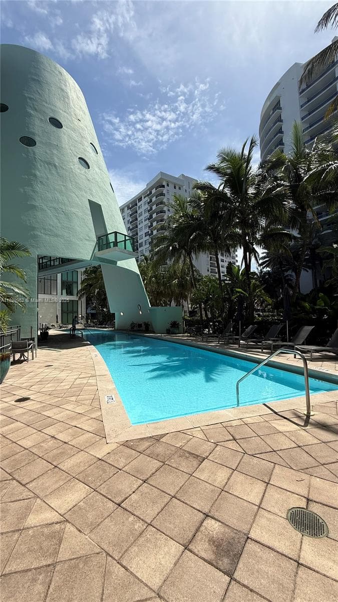 A11839952 — Miami Beach — 28