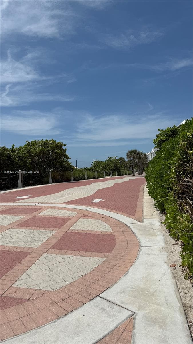 A11839952 — Miami Beach — 34