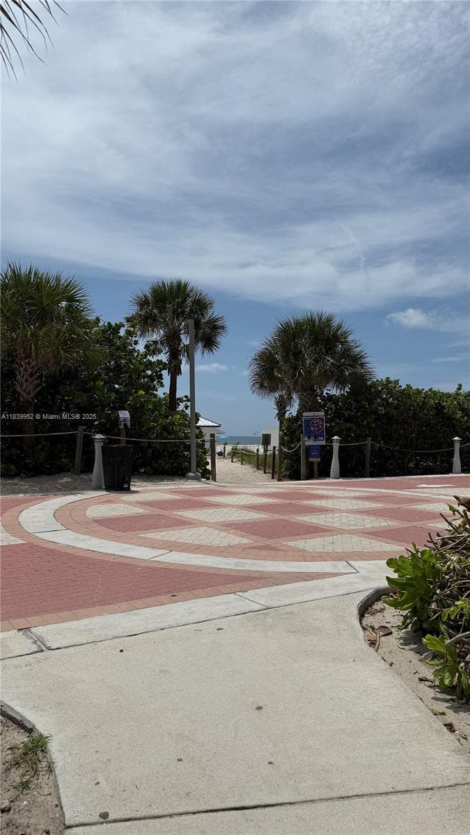 A11839952 — Miami Beach — 33
