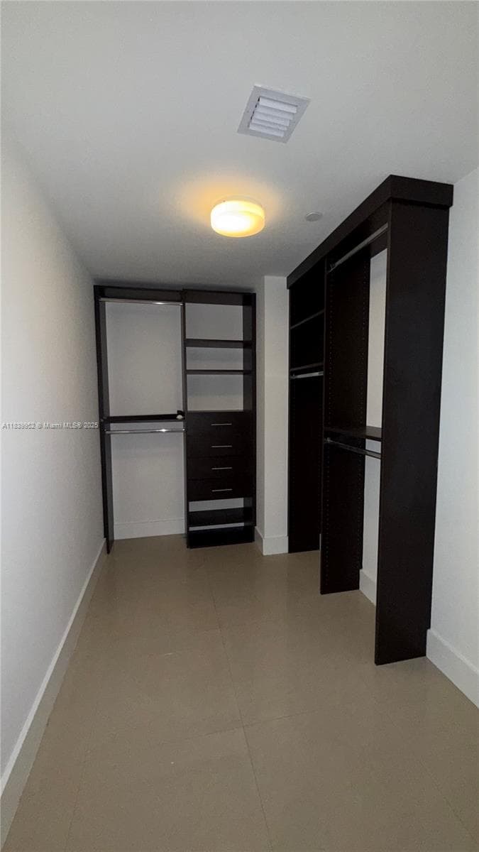A11839952 — Miami Beach — 19