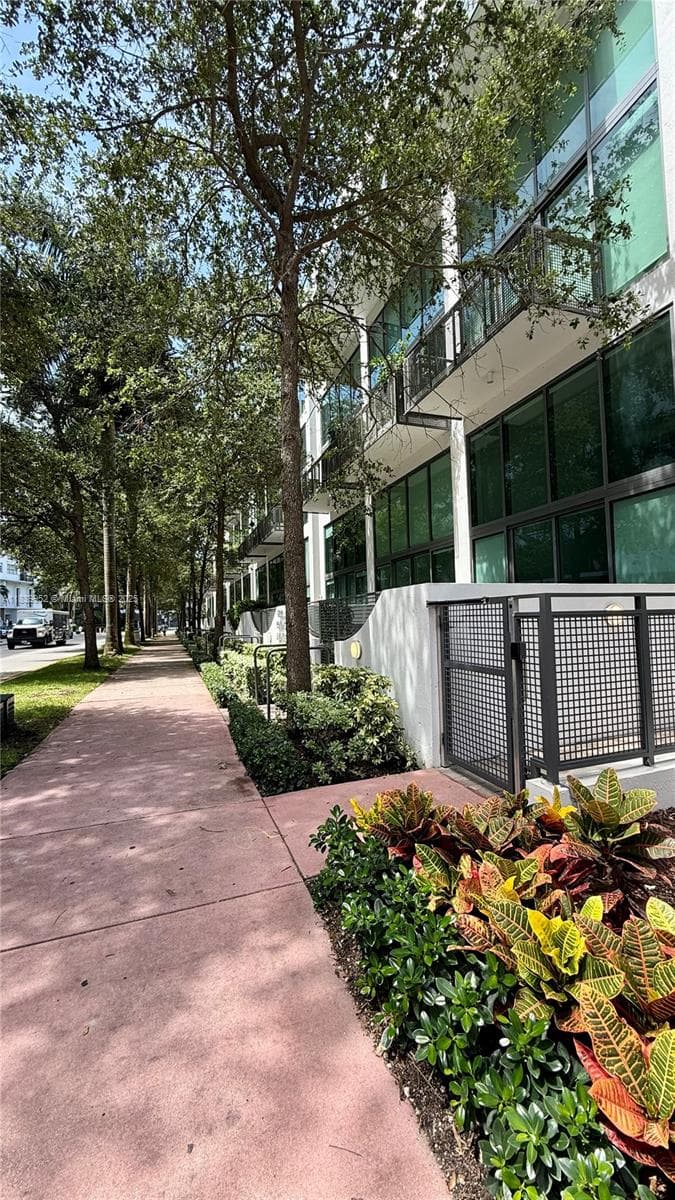A11839952 — Miami Beach — 31