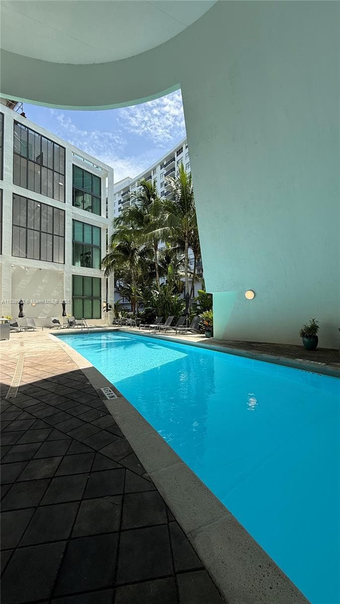 A11839952 — Miami Beach — 29