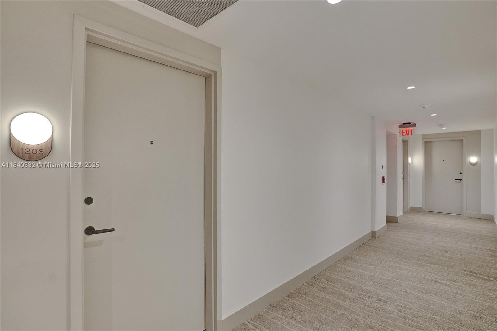 A11840332 — Miami Beach — 46