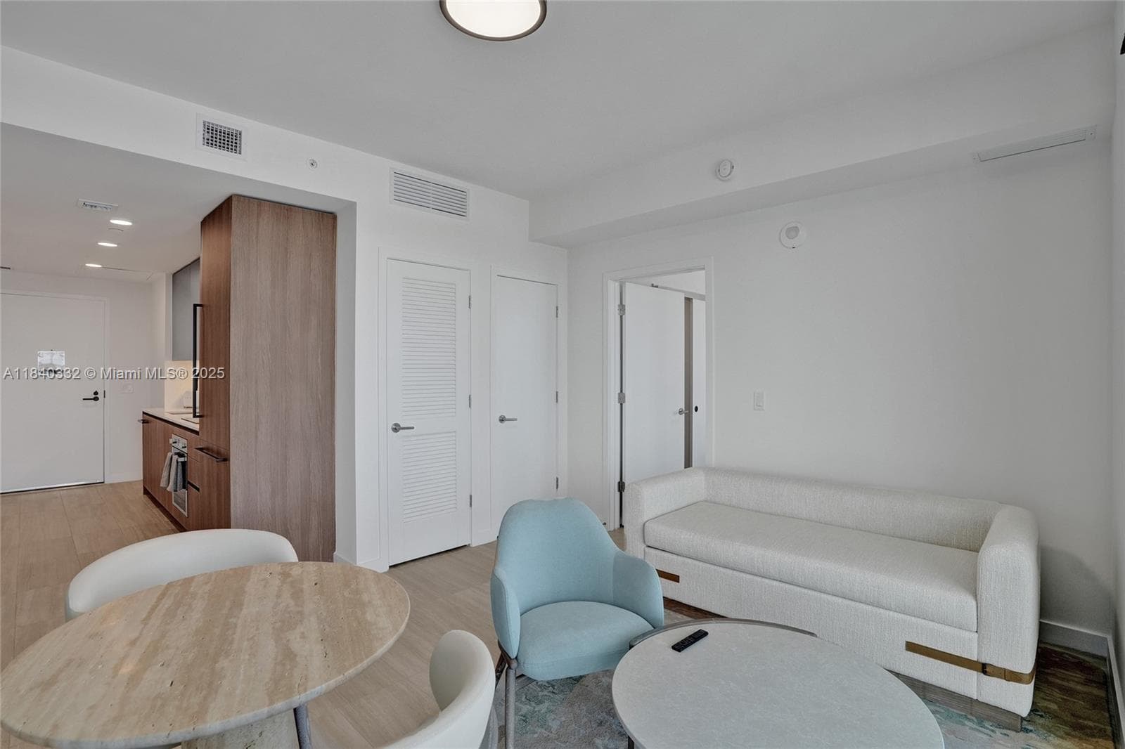 A11840332 — Miami Beach — 26