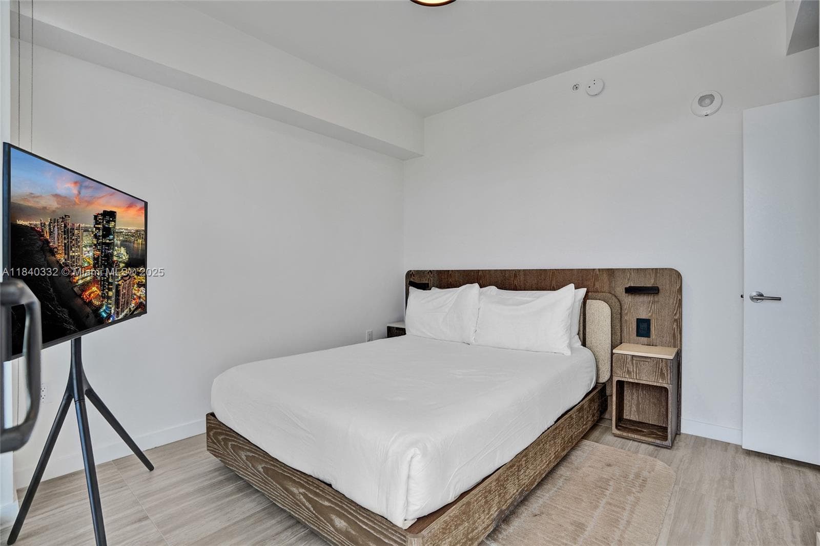 A11840332 — Miami Beach — 36