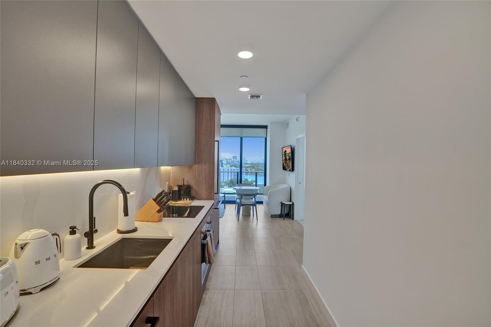 A11840332 — Miami Beach — 28