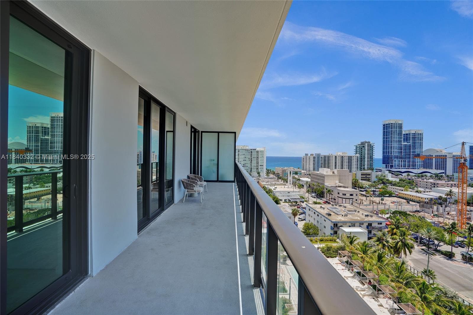 A11840332 — Miami Beach — 20