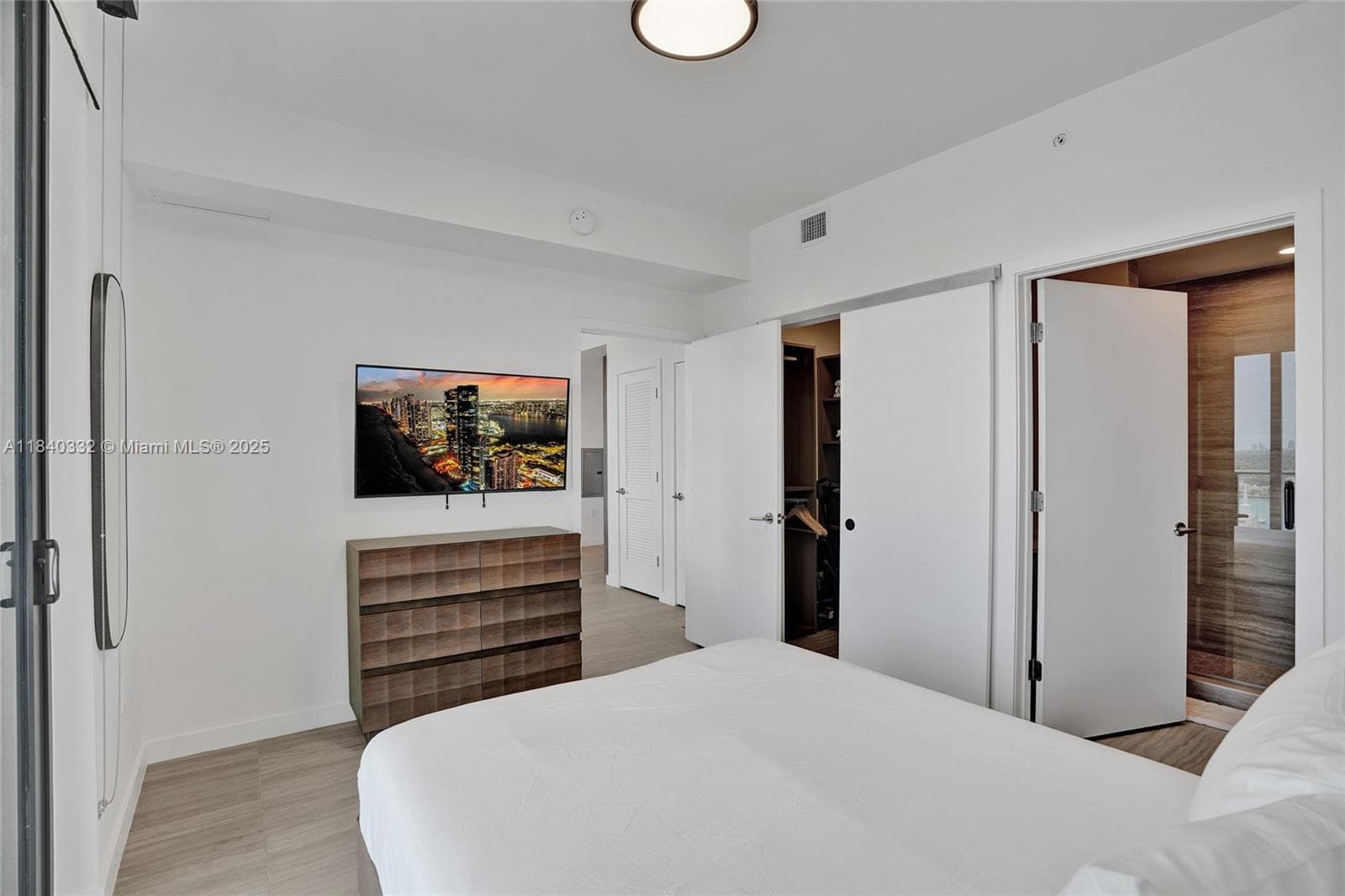 A11840332 — Miami Beach — 38
