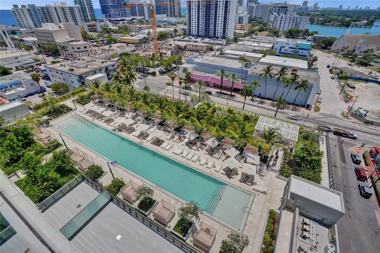 A11840332 — Miami Beach — 18