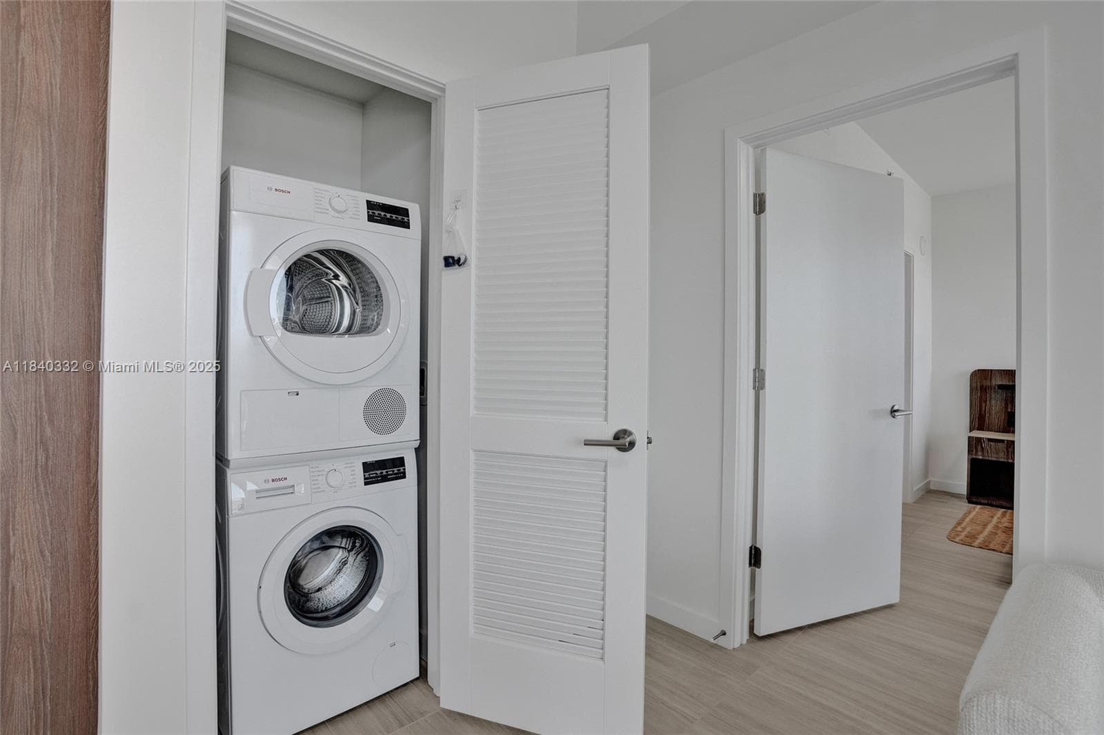 A11840332 — Miami Beach — 40