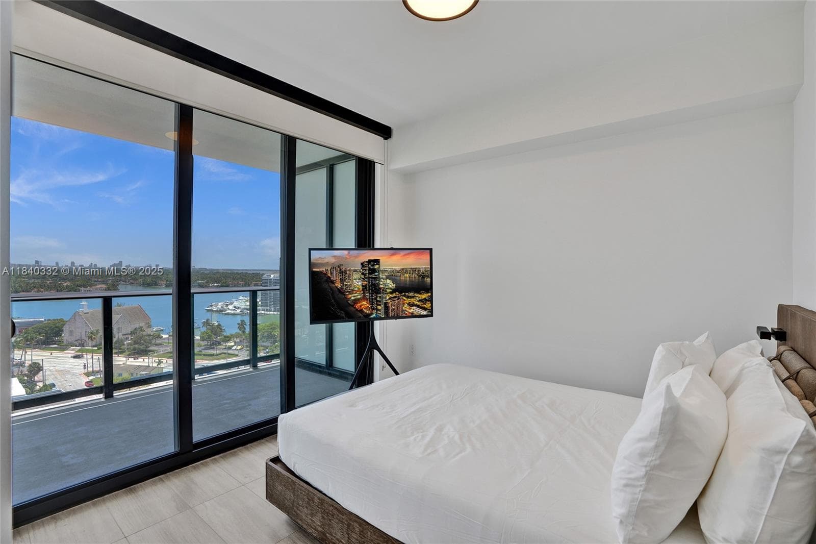 A11840332 — Miami Beach — 31