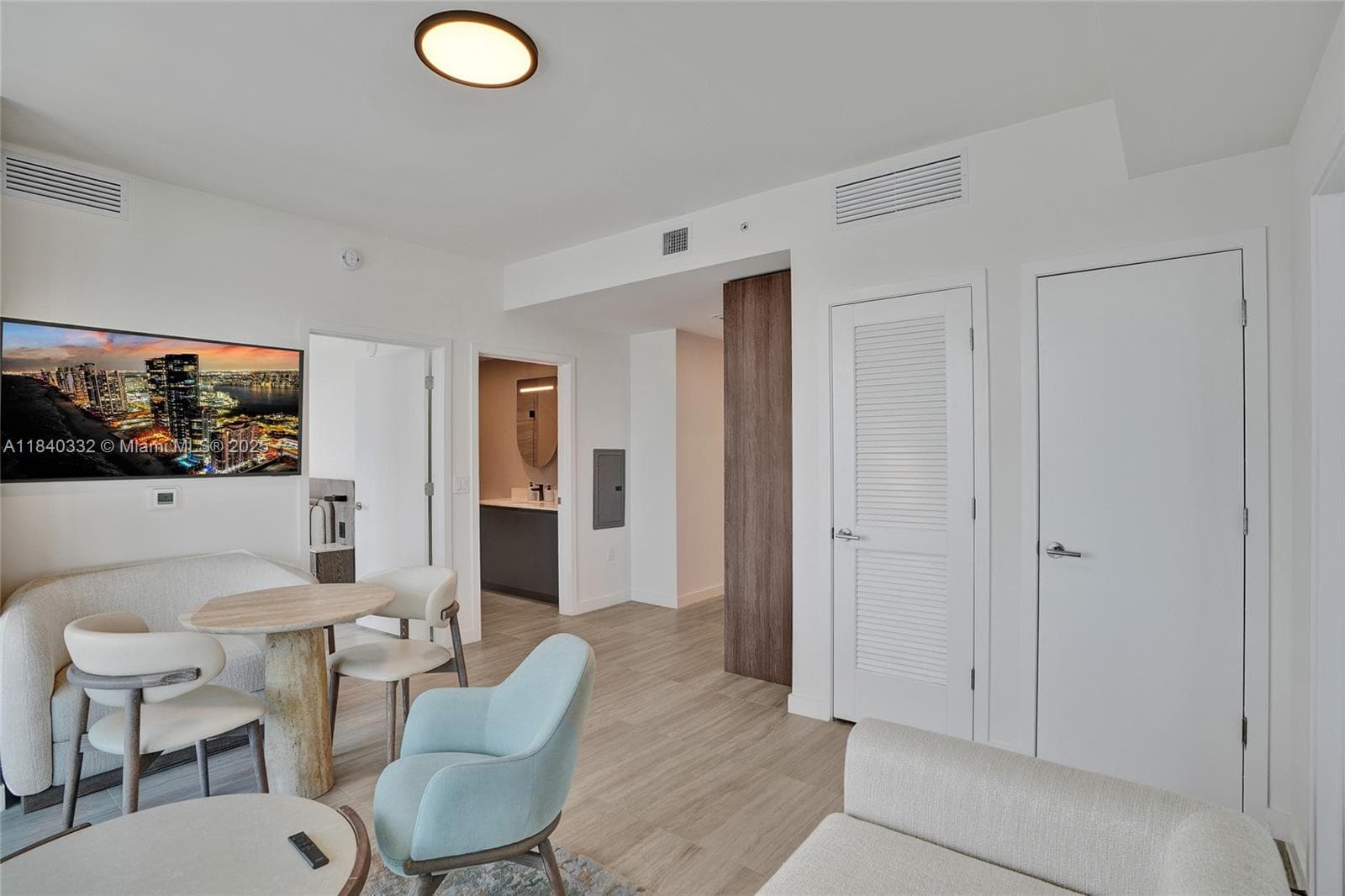 A11840332 — Miami Beach — 25