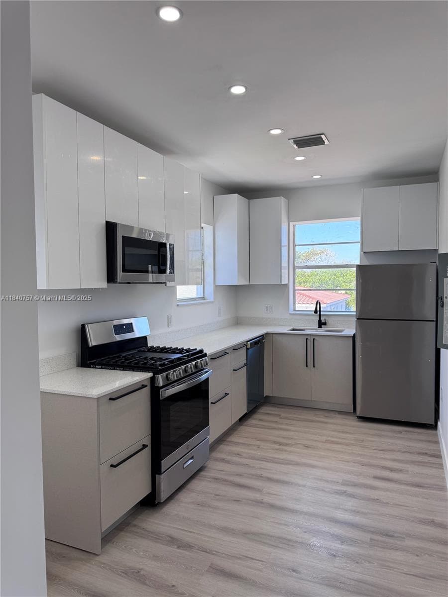 A11840757 — Miami Beach — 7