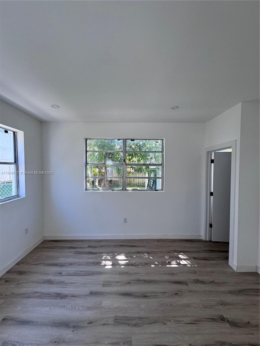 A11840757 — Miami Beach — 3