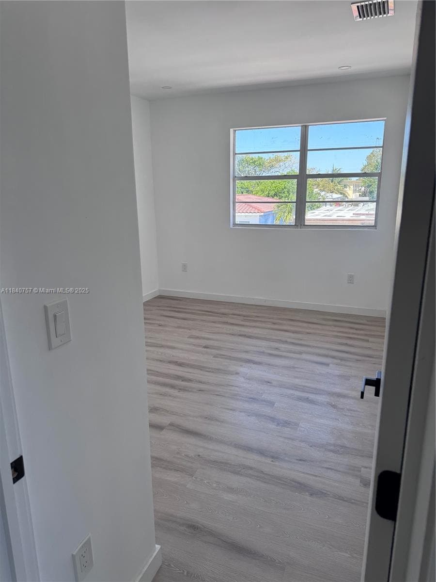 A11840757 — Miami Beach — 4