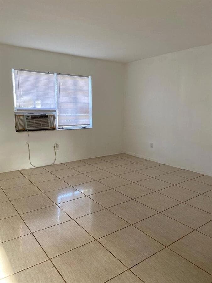 R11107862 — Miami Beach — 21