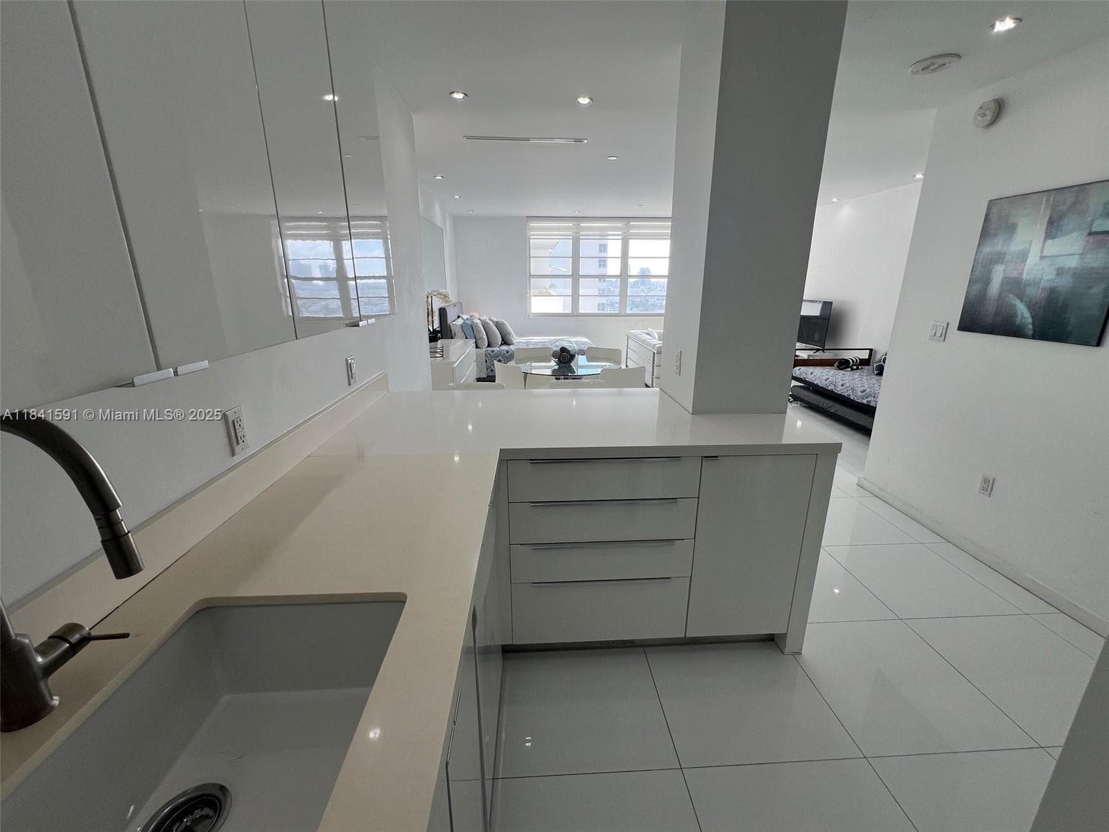 A11841591 — Miami Beach — 13