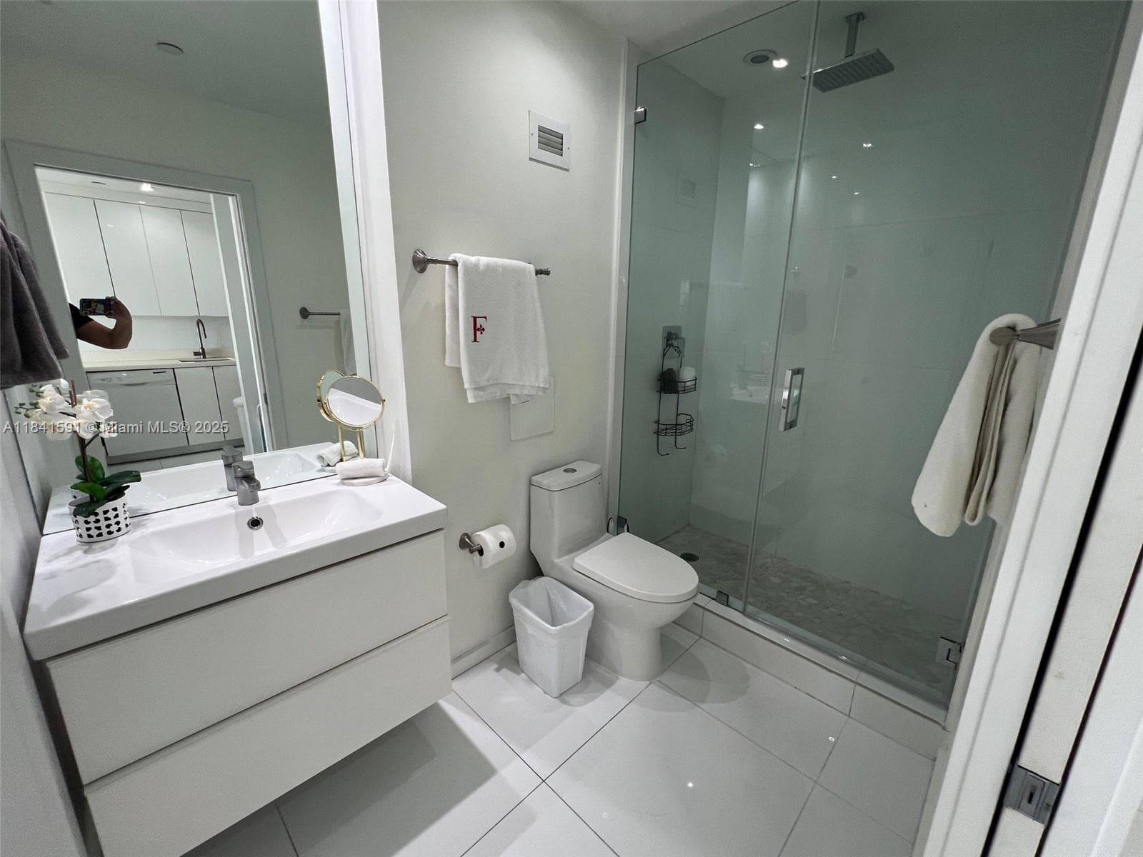 A11841591 — Miami Beach — 17