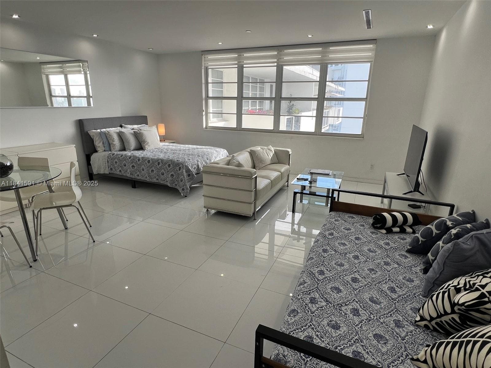 A11841591 — Miami Beach — 10