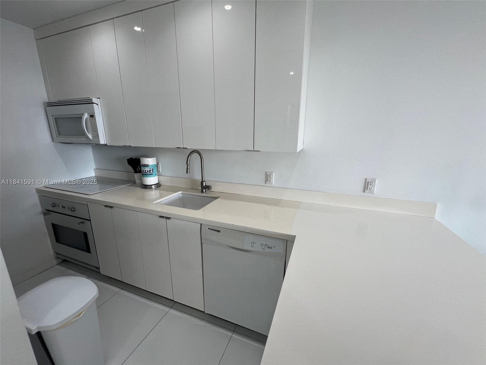 A11841591 — Miami Beach — 14