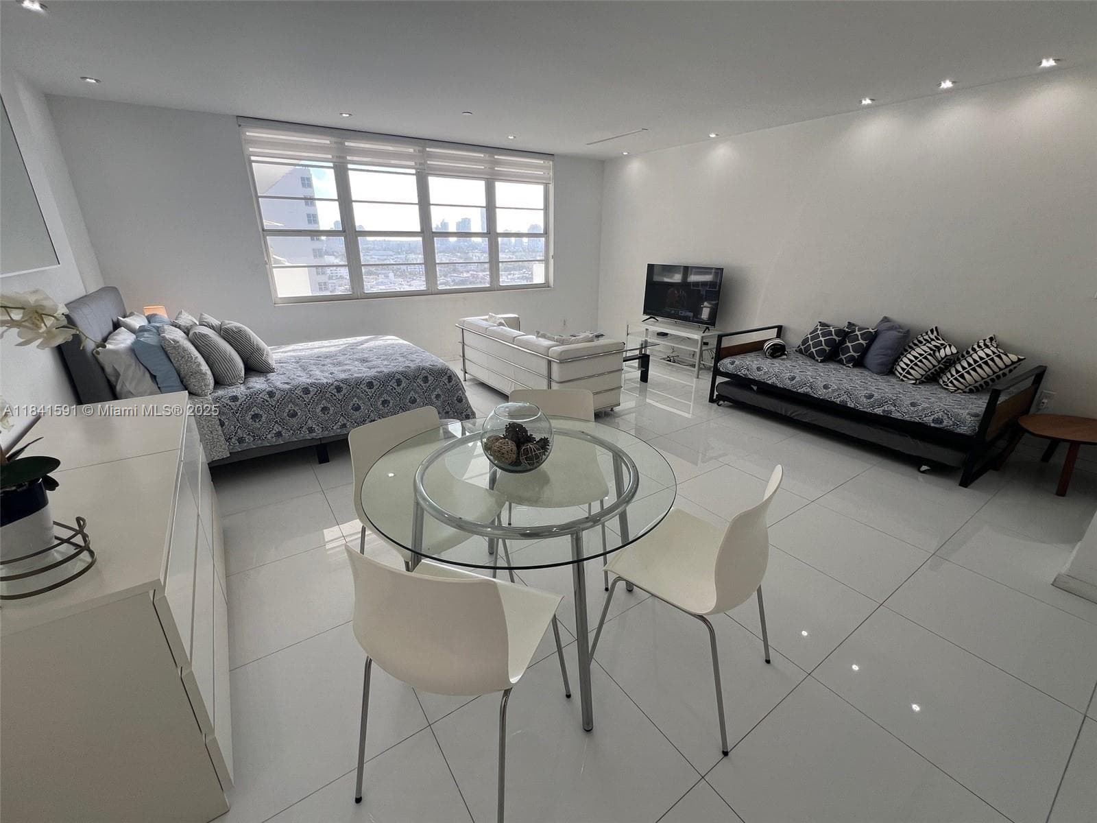 A11841591 — Miami Beach — 4