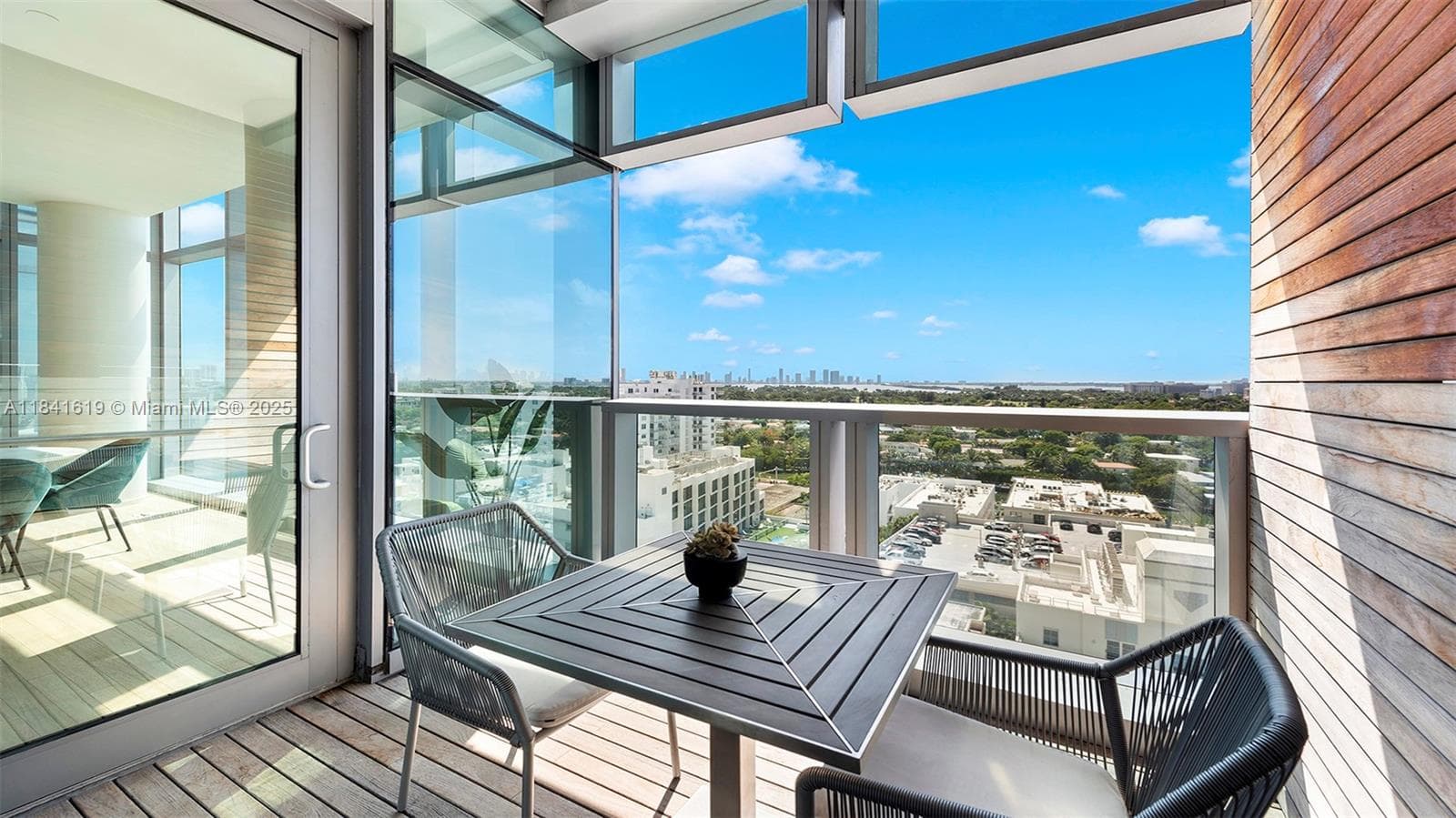 A11841619 — Miami Beach — 22