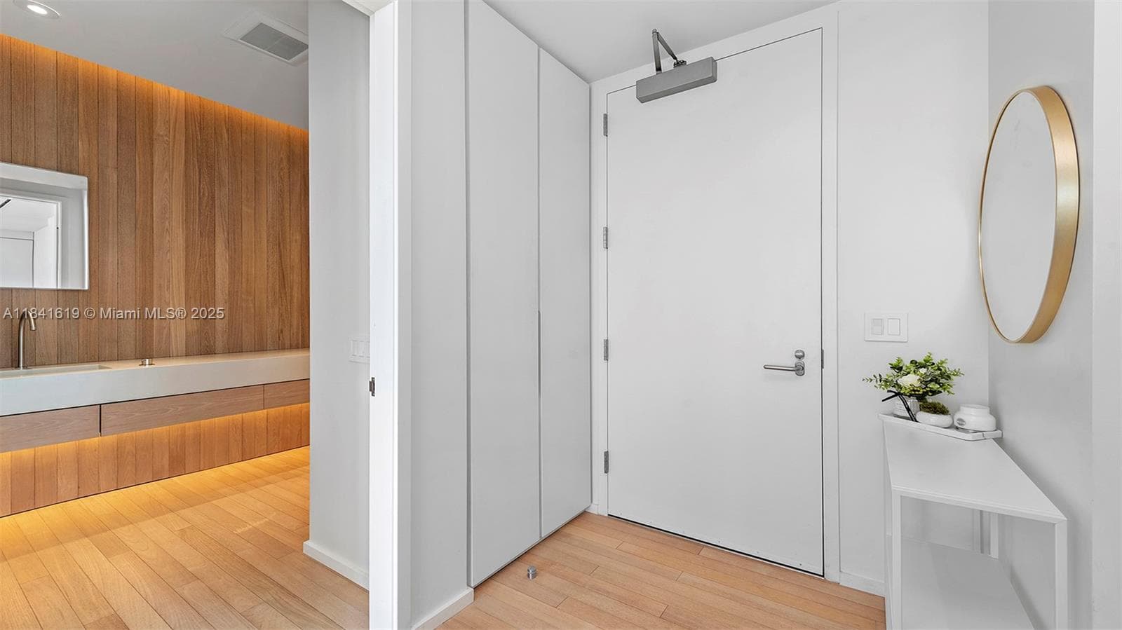 A11841619 — Miami Beach — 20