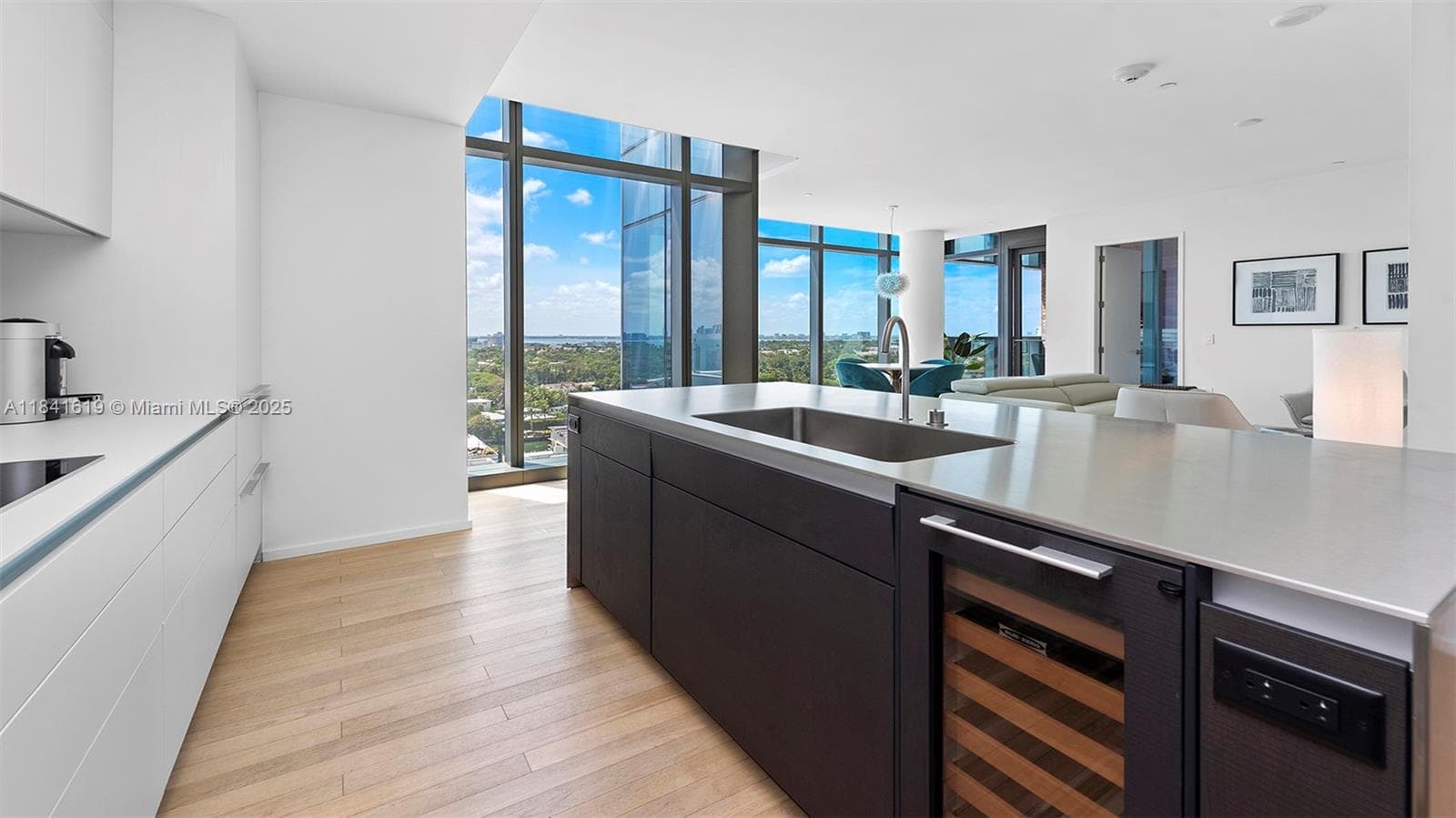 A11841619 — Miami Beach — 10