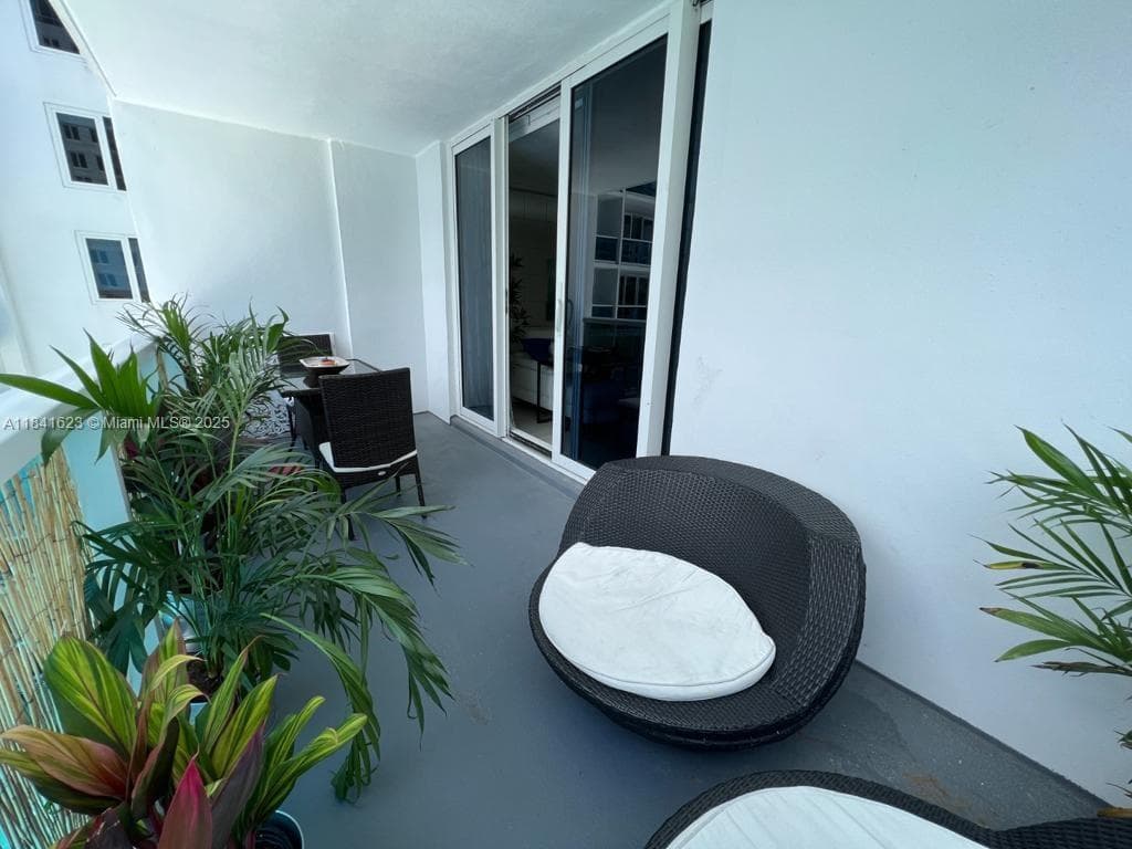 A11841623 — Miami Beach — 12