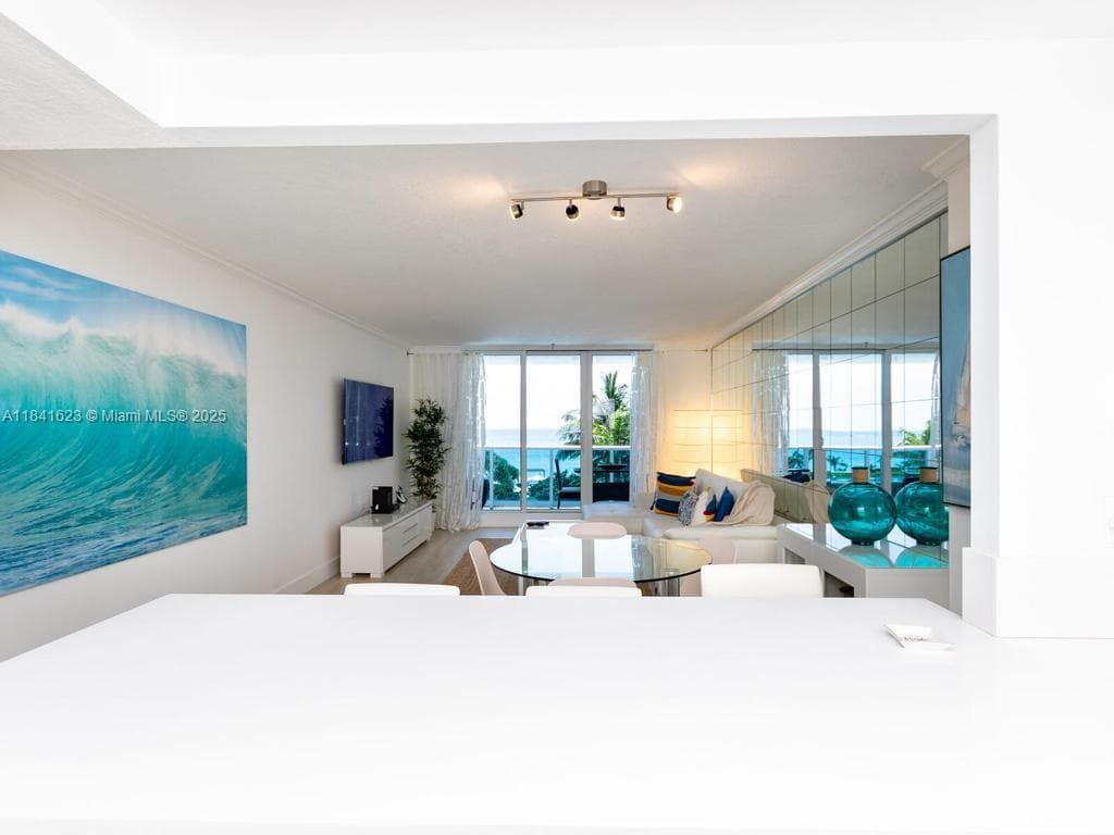 A11841623 — Miami Beach — 3