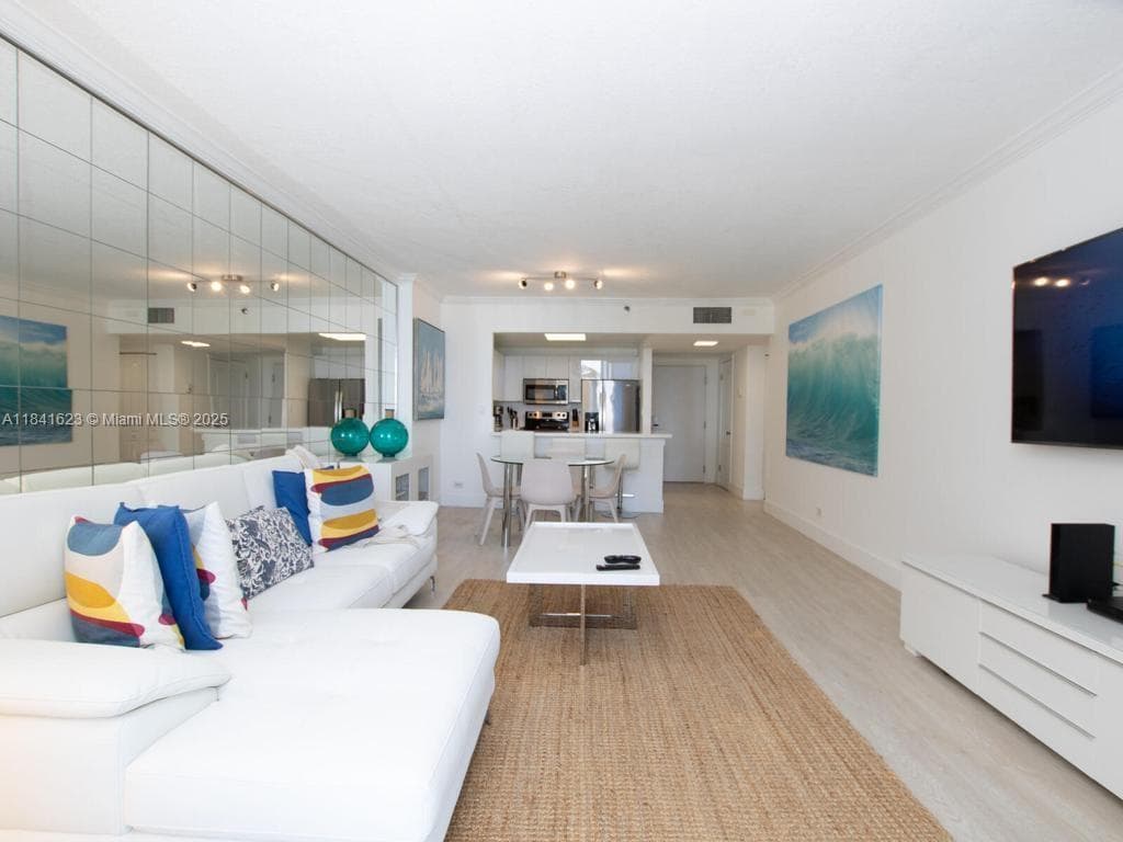 A11841623 — Miami Beach — 9