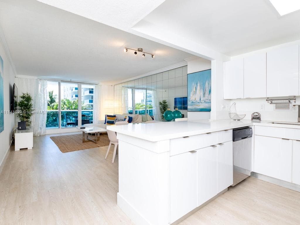 A11841623 — Miami Beach — 10