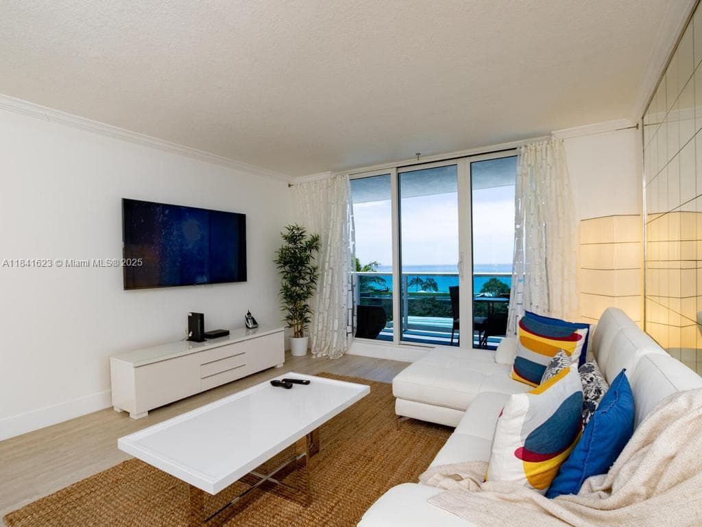 A11841623 — Miami Beach — 8