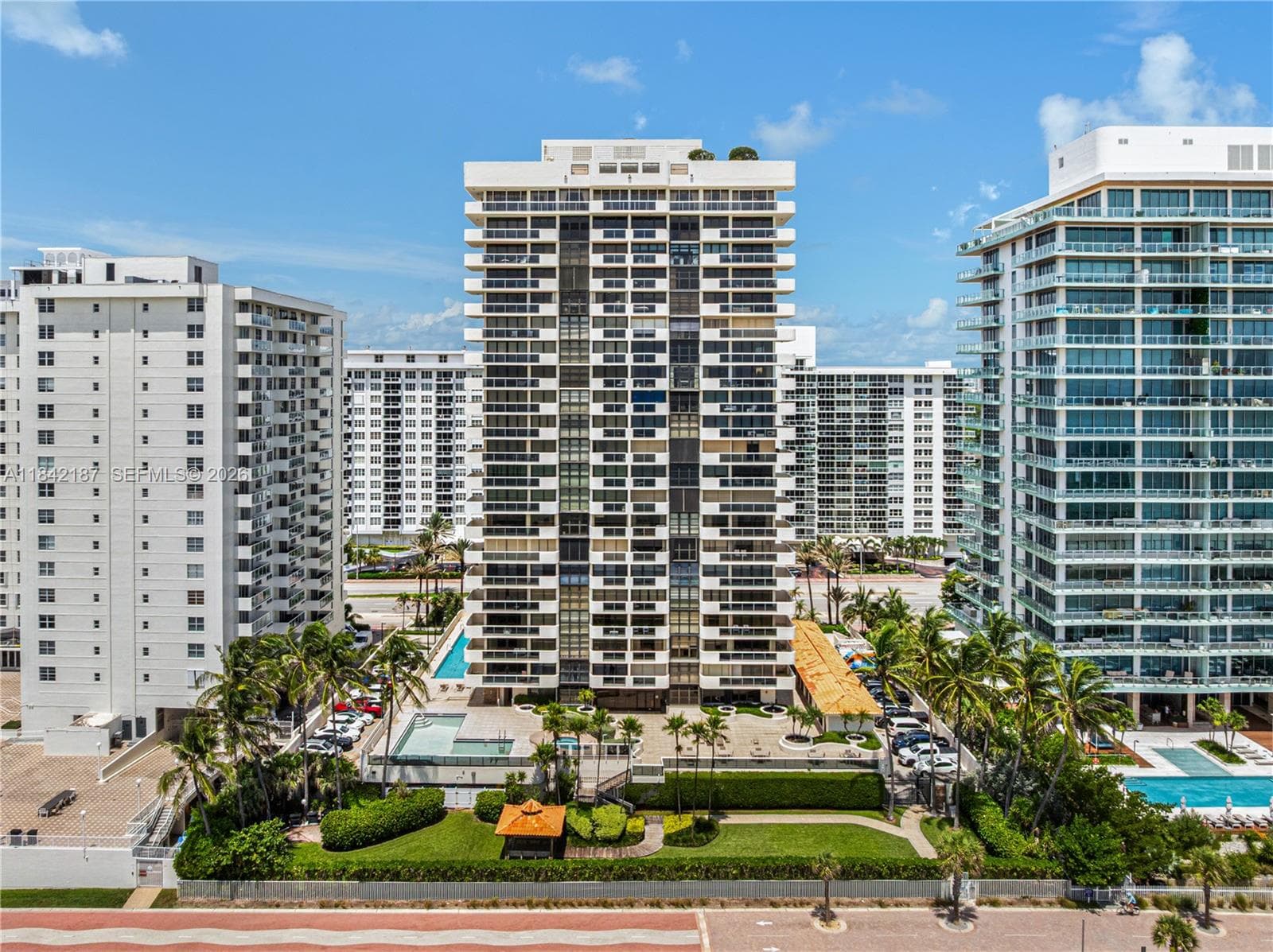 A11842187 — Miami Beach