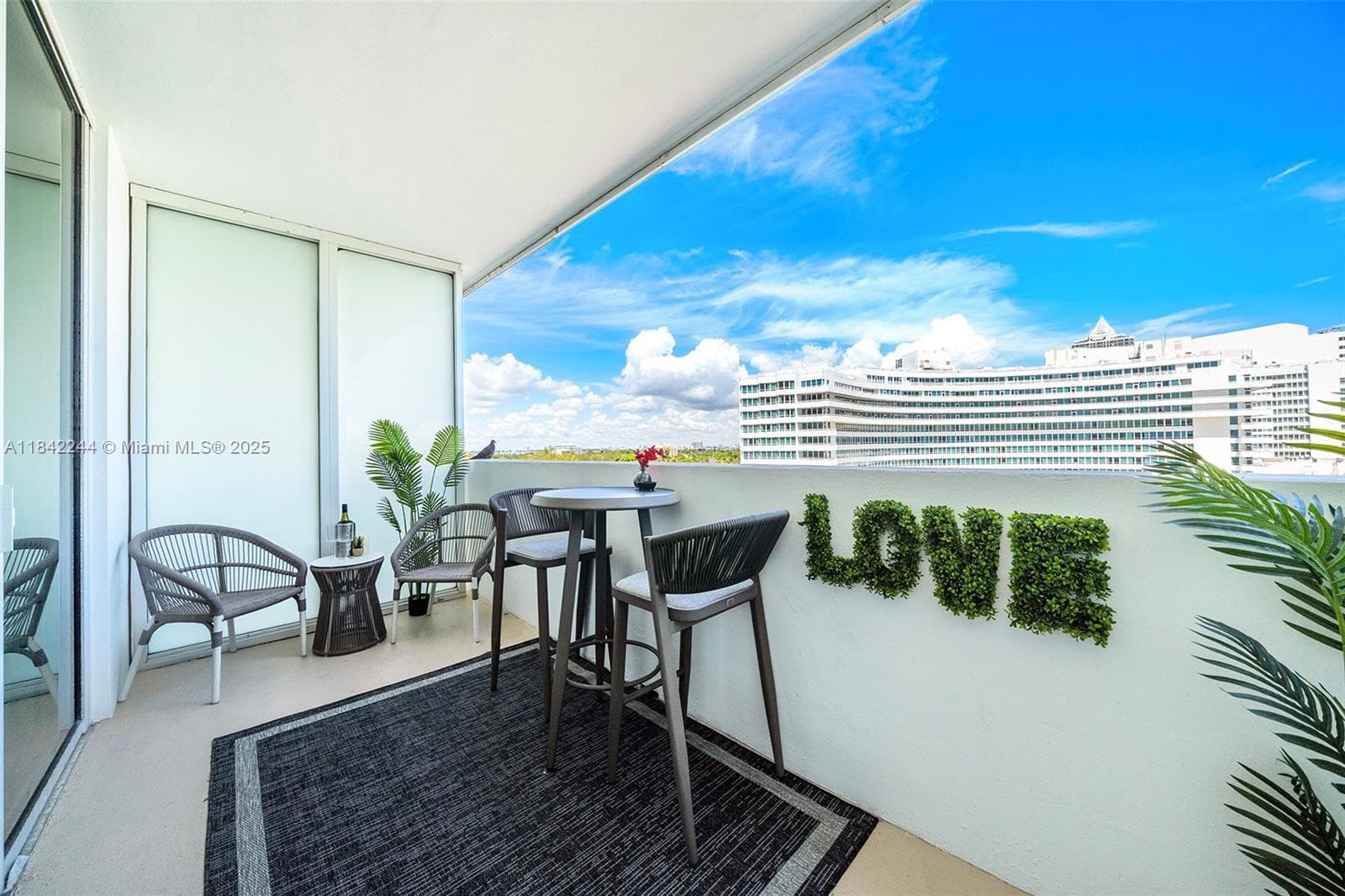 A11842244 — Miami Beach — 24