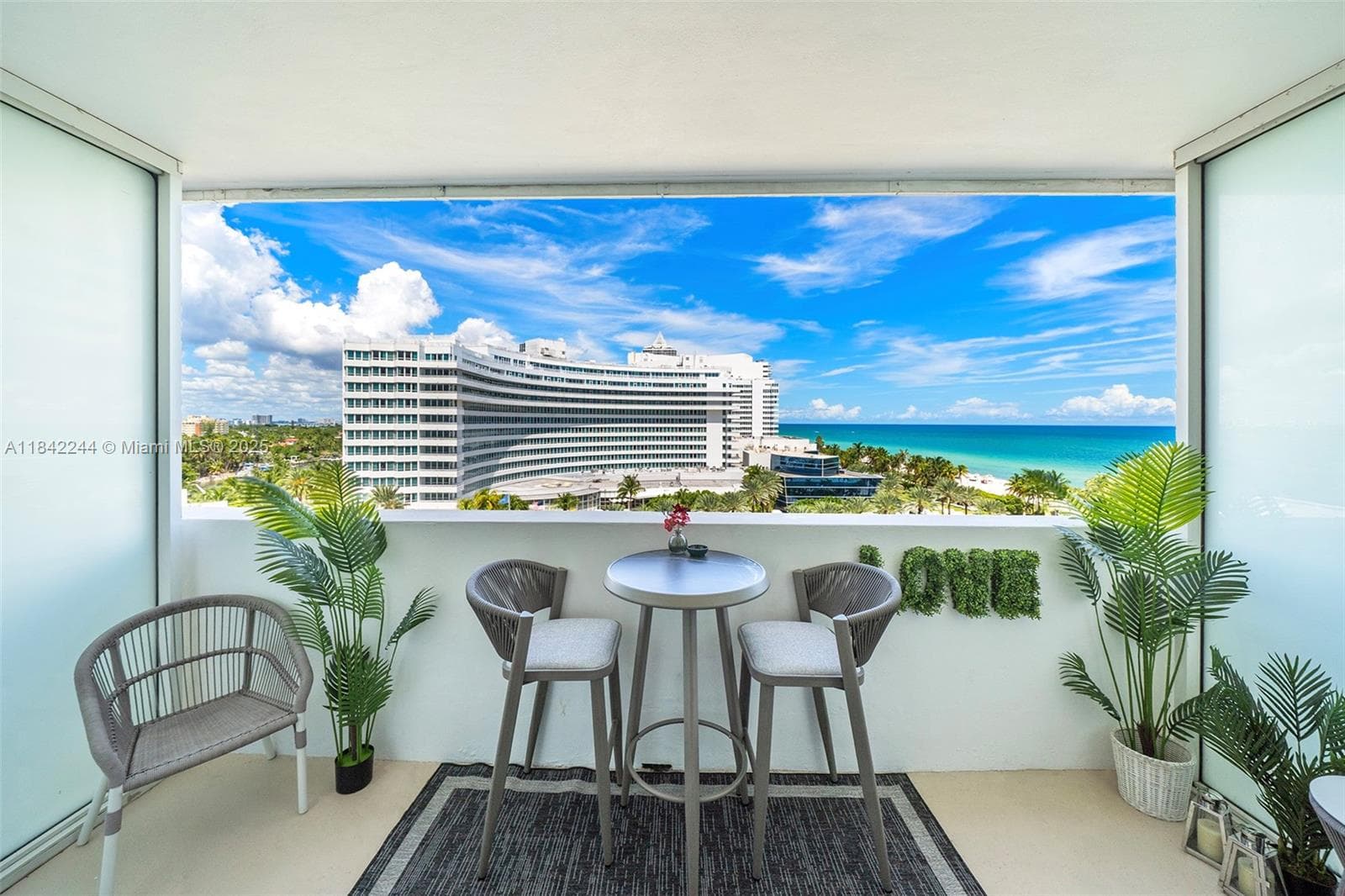 A11842244 — Miami Beach — 30