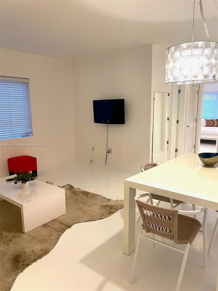 A11842734 — Miami Beach — 3
