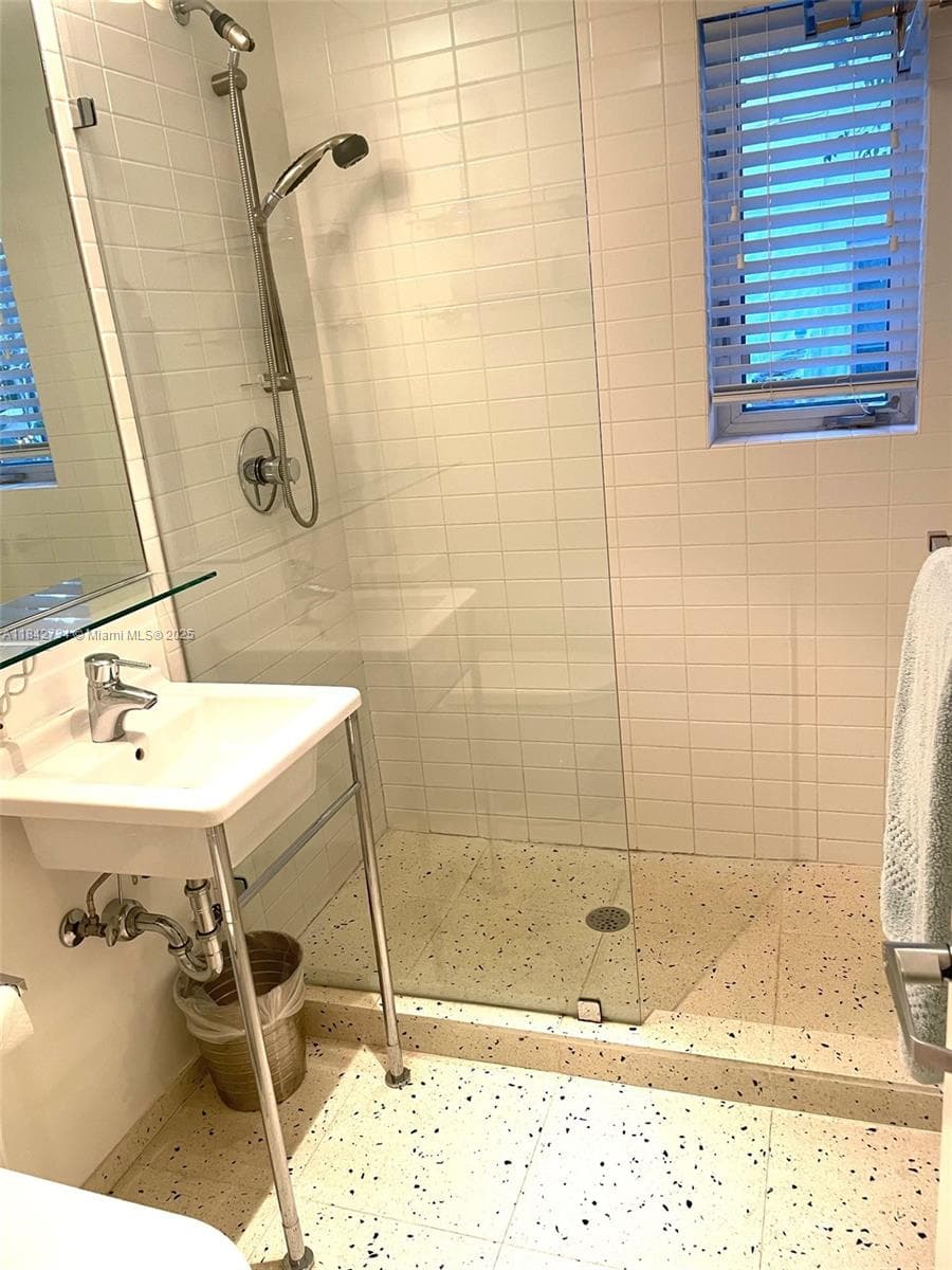 A11842734 — Miami Beach — 9
