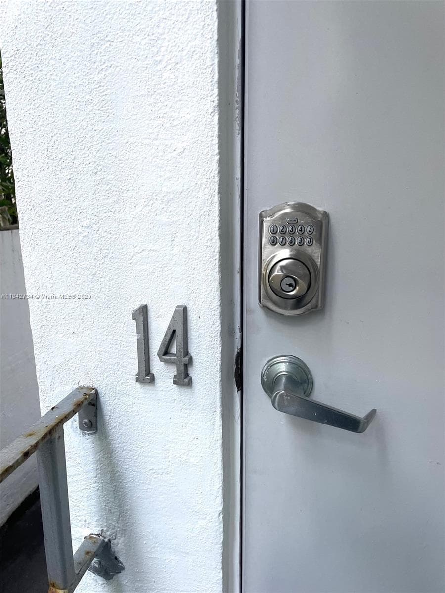 A11842734 — Miami Beach — 18