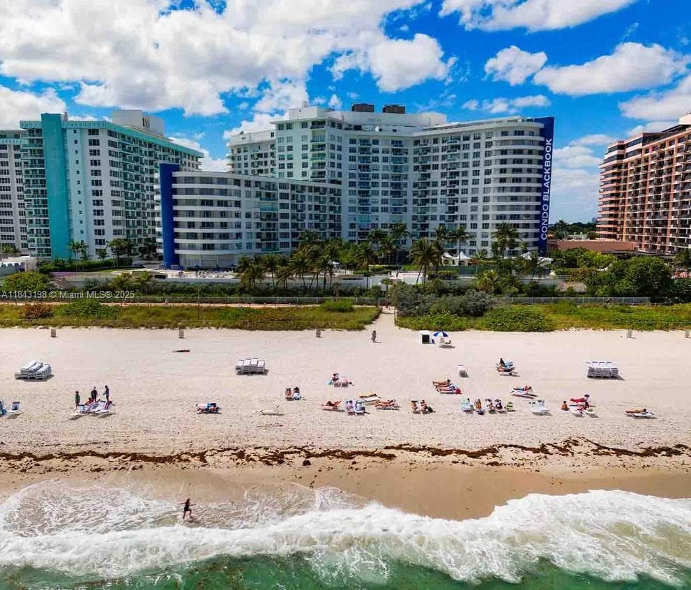 A11843198 — Miami Beach — 2