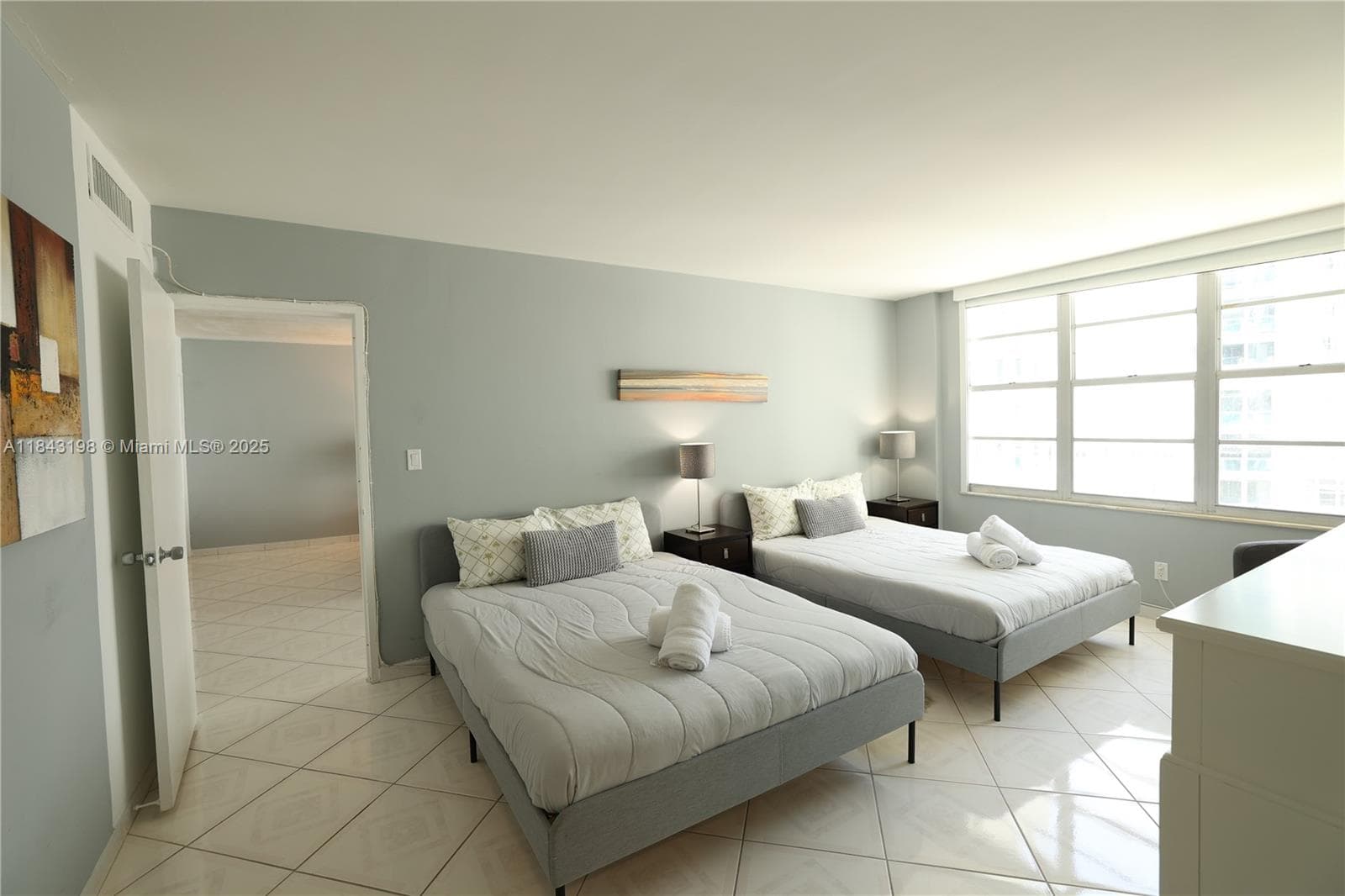 A11843198 — Miami Beach — 6