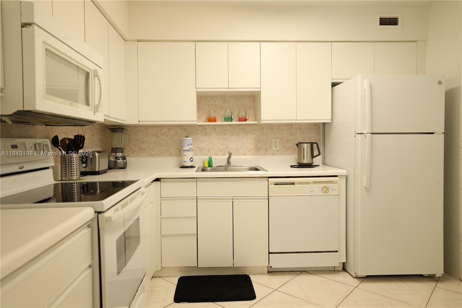 A11843198 — Miami Beach — 12