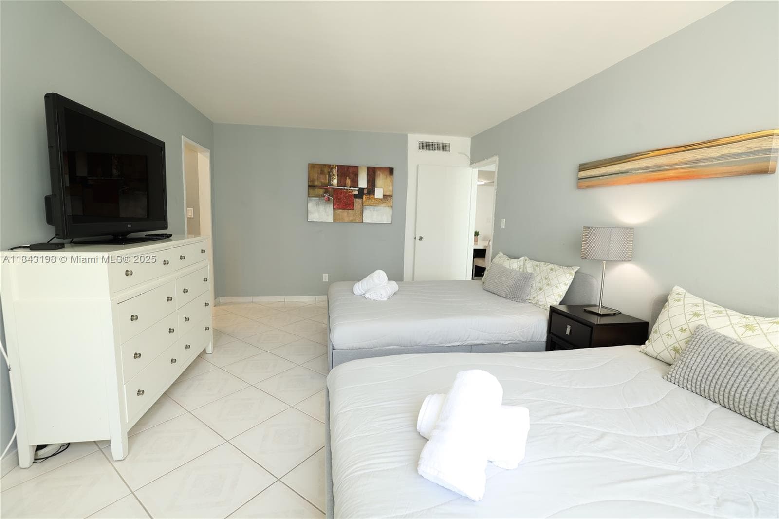 A11843198 — Miami Beach — 9