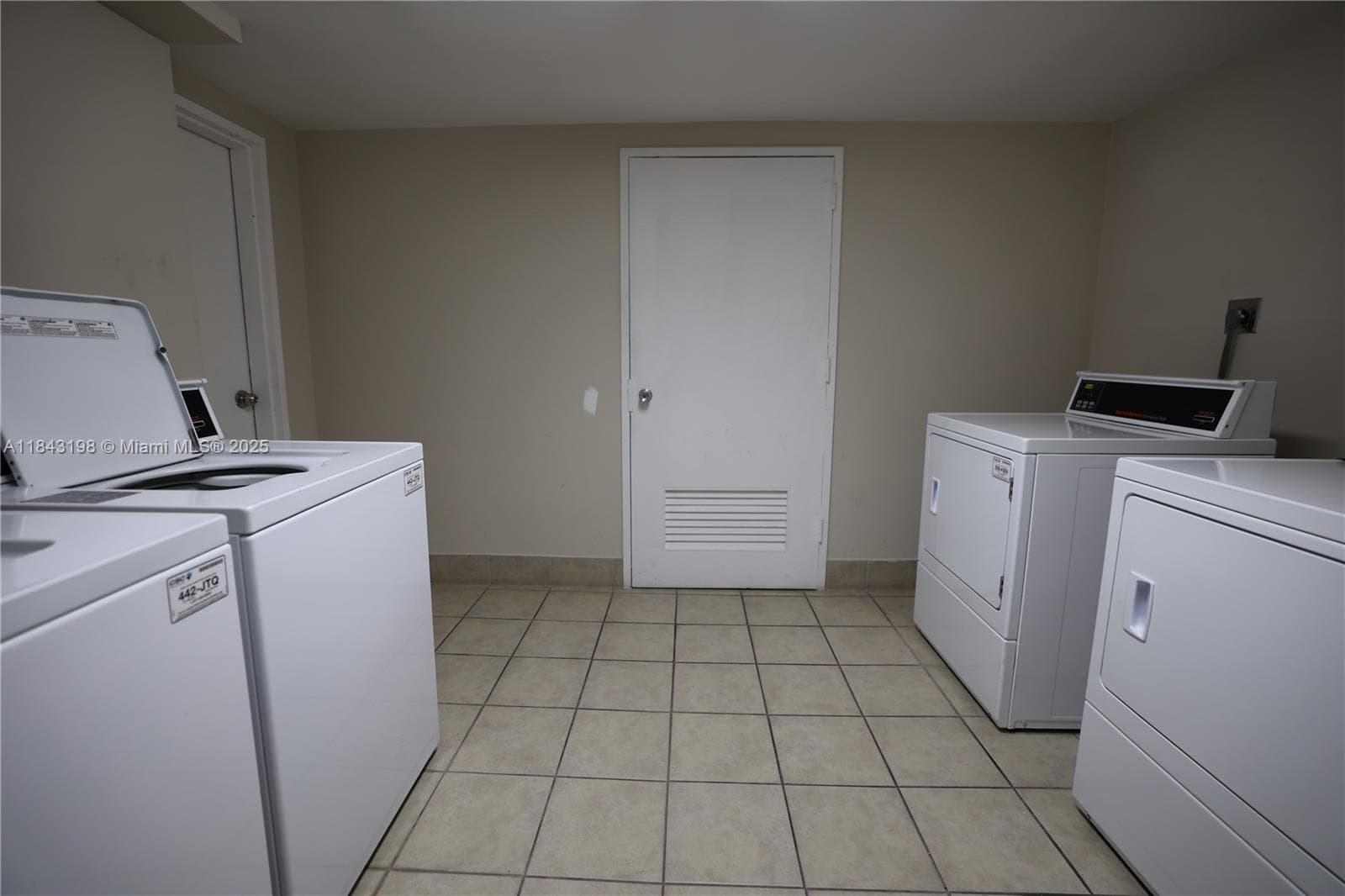 A11843198 — Miami Beach — 14