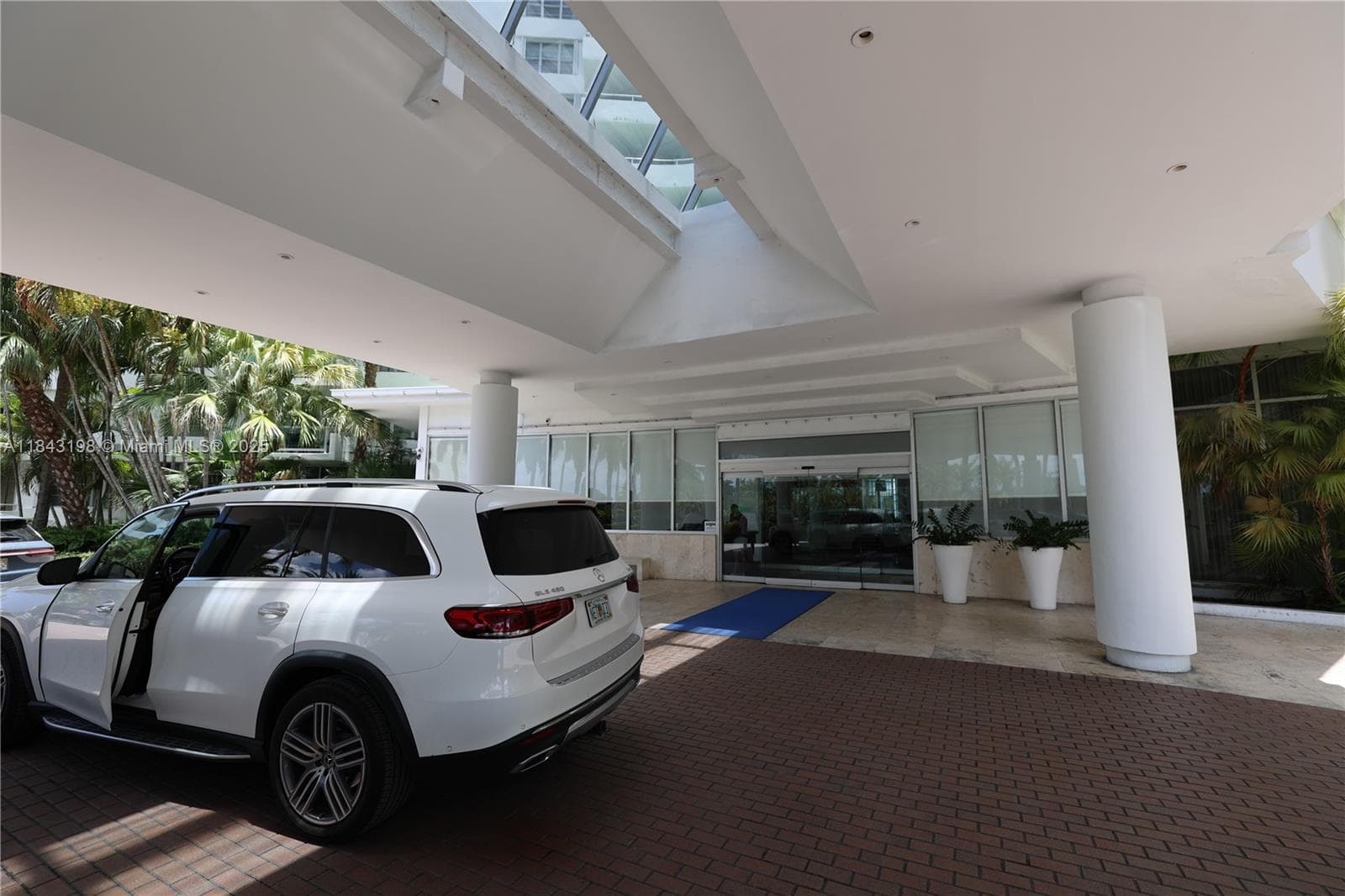 A11843198 — Miami Beach — 18