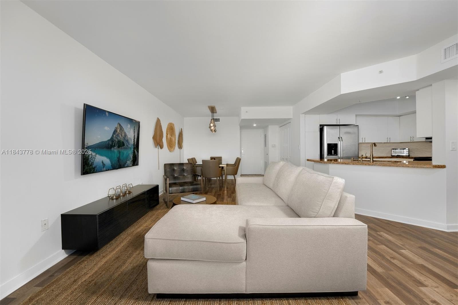 A11843778 — Miami Beach — 12