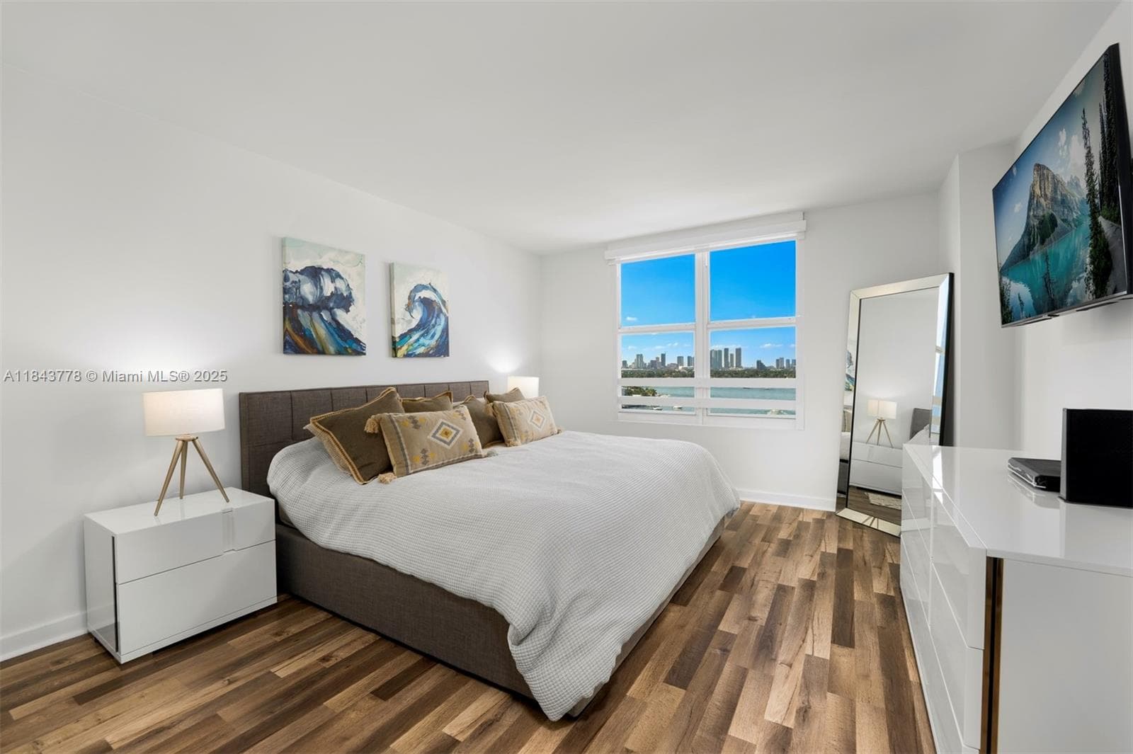 A11843778 — Miami Beach — 22