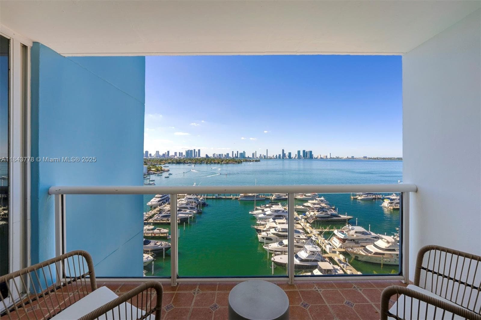 A11843778 — Miami Beach — 28