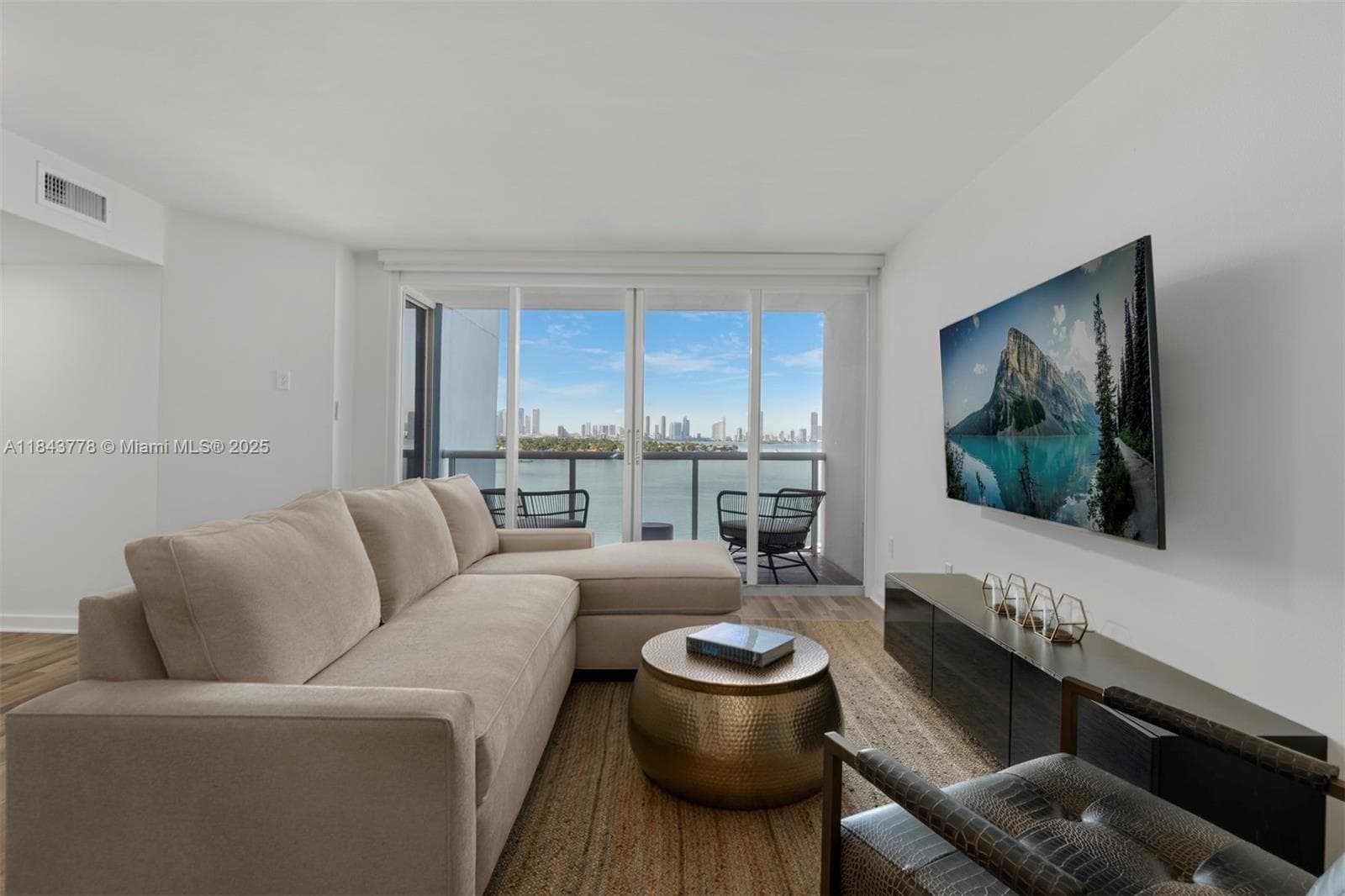 A11843778 — Miami Beach — 5